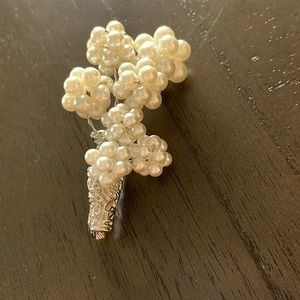 Vintage Faux Pearl floral pin